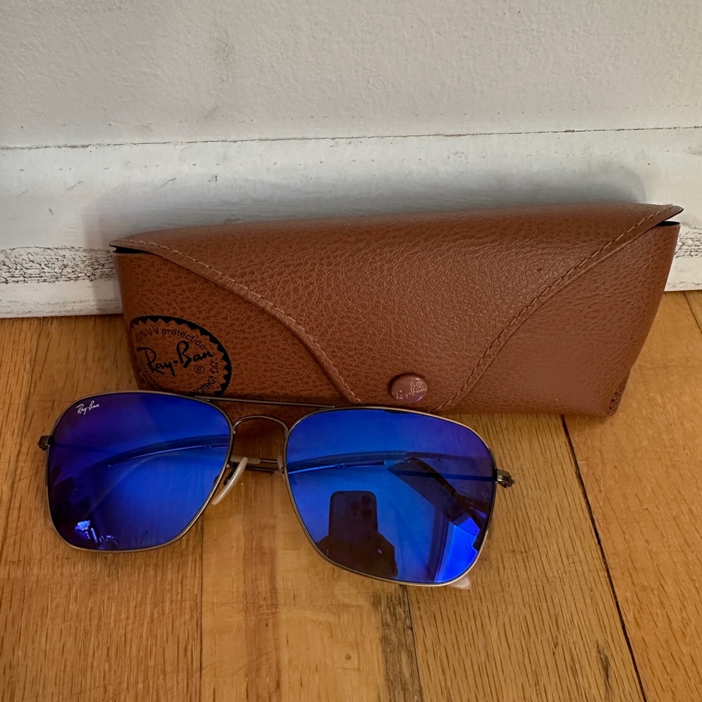 Ray-Ban Caravan sunglasses: gold frames, blue lenses